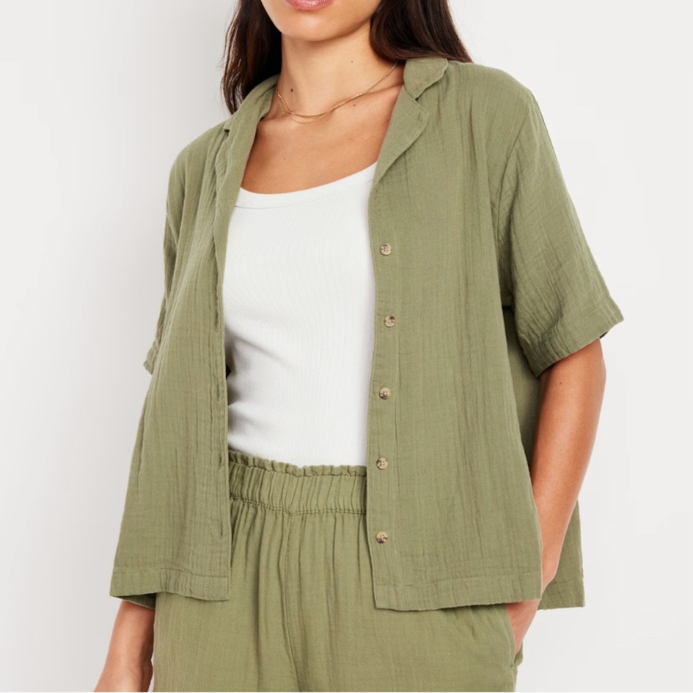 ⭐️ ONE WEEK ONLY ⭐️ NWT Crinkle Gauze Short-Sleeve Button-Up Top